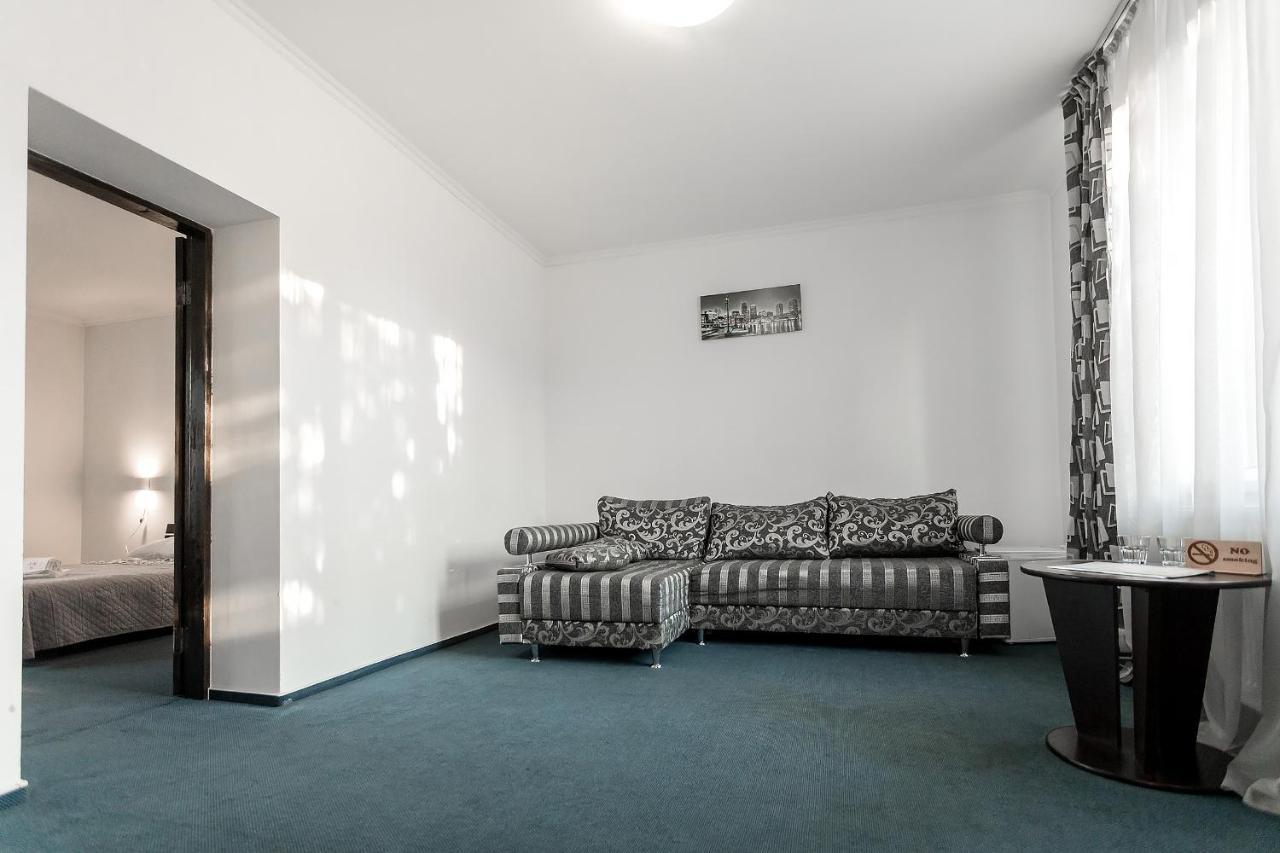 Hotel Sunlit Ivano-Frankivsk Esterno foto
